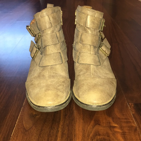 Booties. - Picture 2 of 3